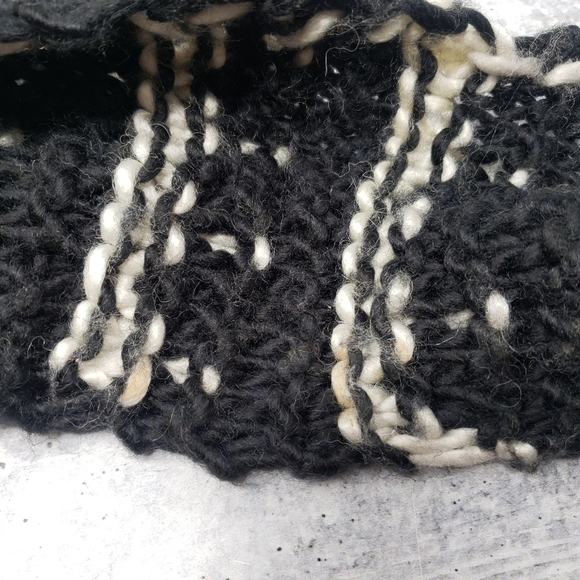 Old Navy | Black and White Knit Pom Pom Scarf - Picture 4 of 4